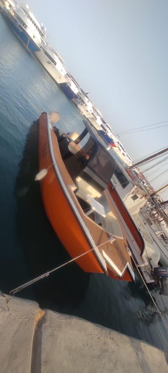 Tai Bateau-hôtel